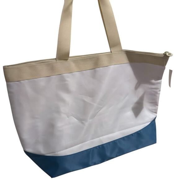 NWT Disney Cruise Line 25th Silver Anniversary Castaway Club Tote Captain Mickey - Picture 2 of 6